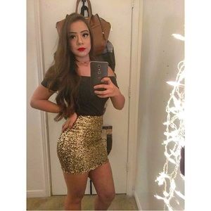 Gold skirt from H&M New York! 🗽✨✨